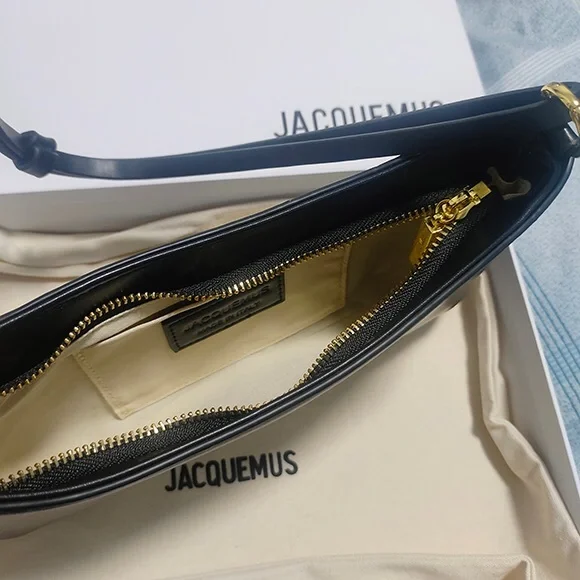 Jacquemus Black Leather Crossbody Bag - Picture 3 of 7